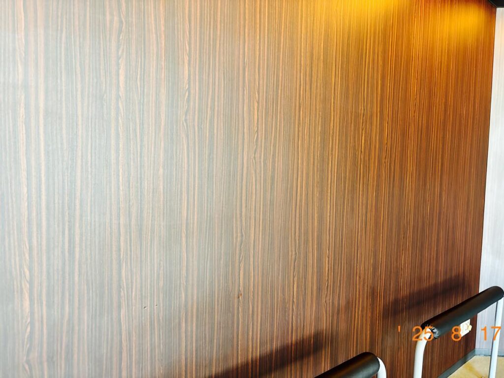汚れが取れて色味が均一に。室内が明るく見えるようになりました。