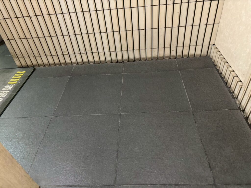 石材の染み抜きと洗浄にスッキリしました。