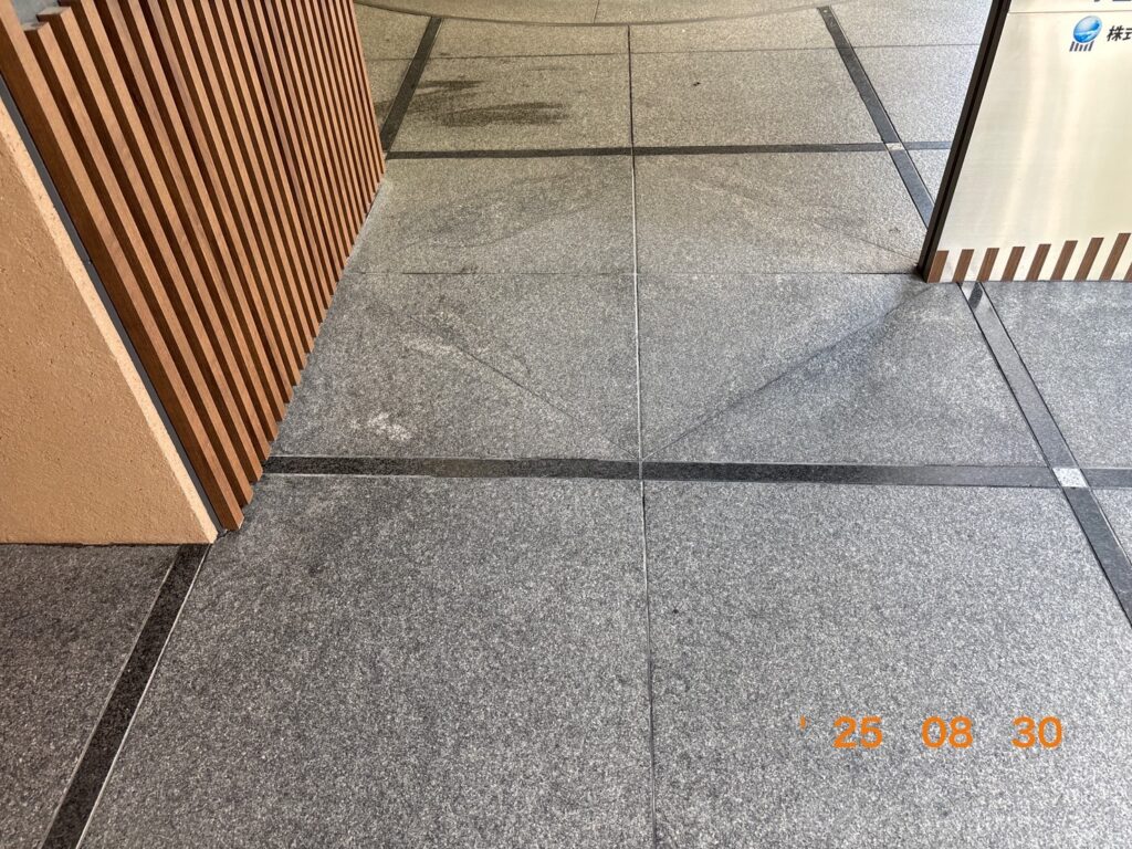 染みがキレイに抜けてスッキリした印象です。