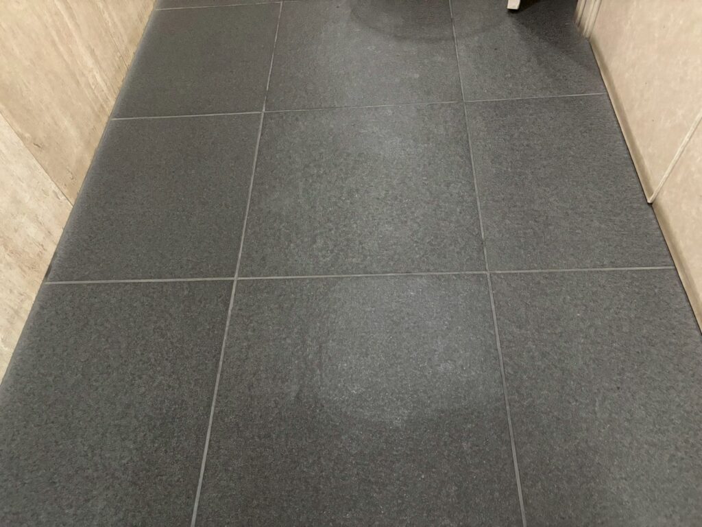 染みも経年の汚れもとれスッキリです。
