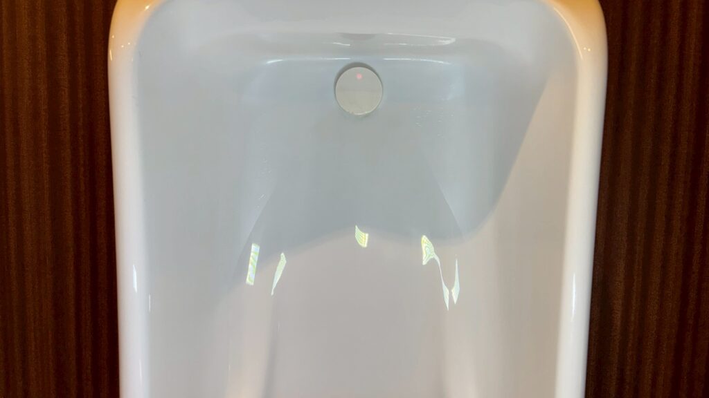 衛生陶器の色がきれいに元に戻りツルツルでピカピカになりました。