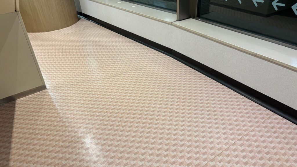 白くなり光沢が復元しています