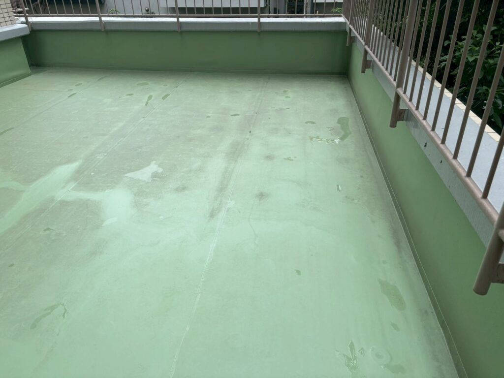 藻の除去、除菌にくわえ水捌けが良くなり水たまりはありません