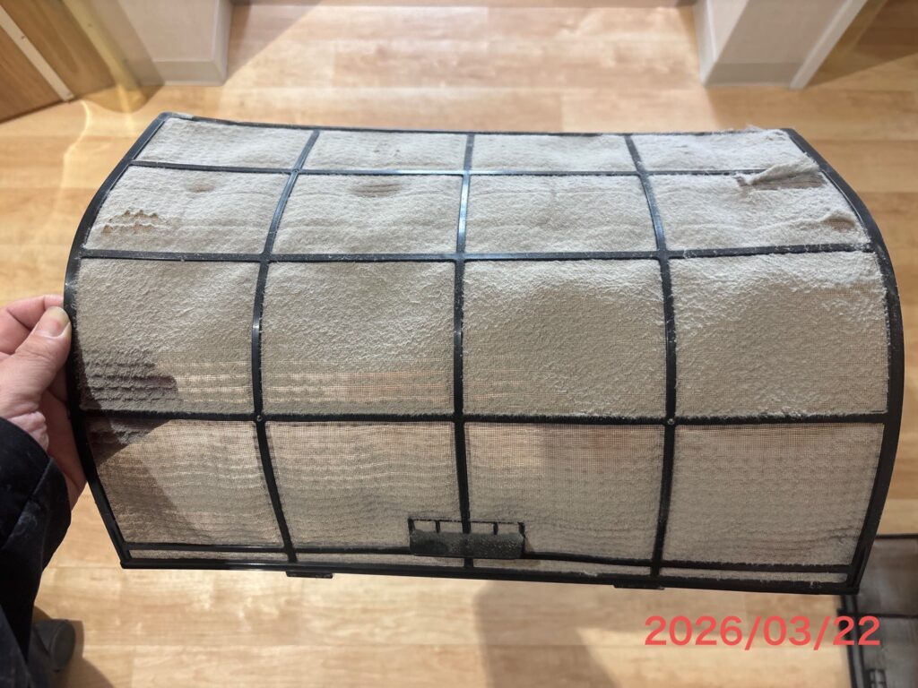 全体的にホコリがびっしりとつまってます